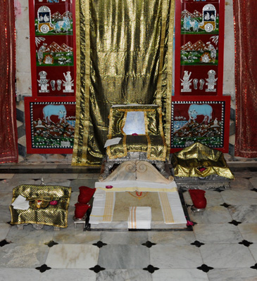 Main darshan at Morbi Baithakji